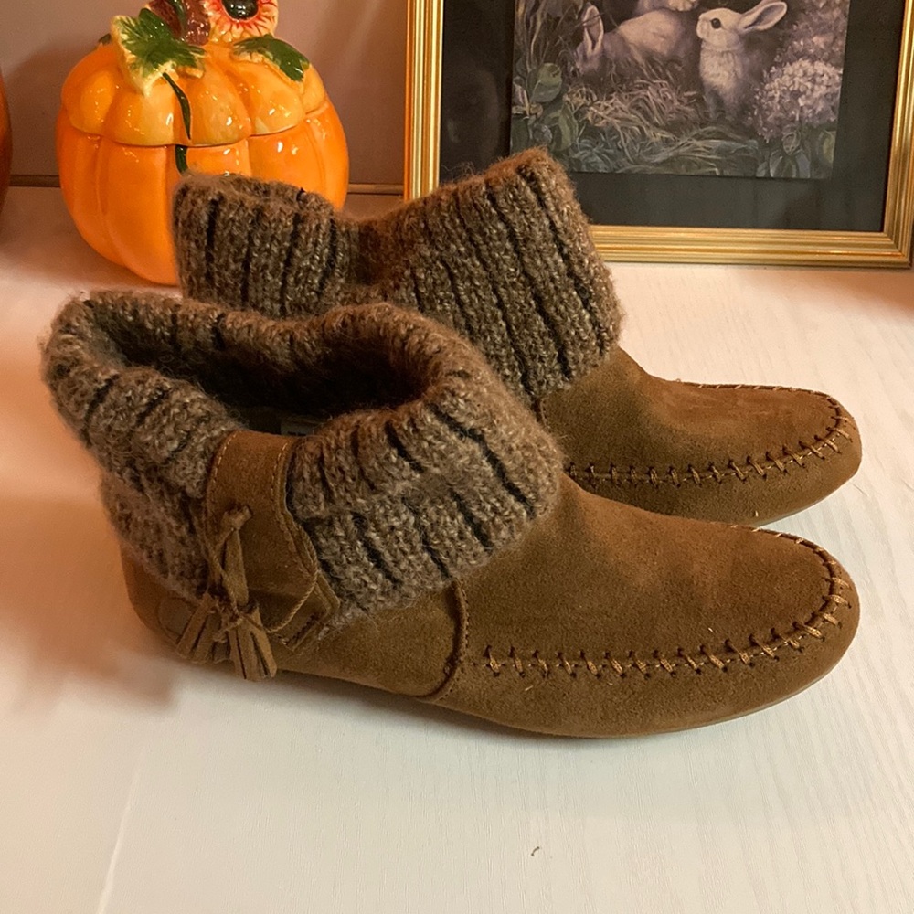 Airwalk Suede Ankle Boots Sz 7.5 Women’s with Wool Fold Over Moccasins